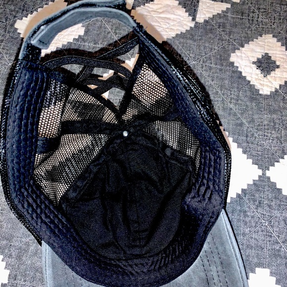 Best Mum Ever Distressed Hat Criss Cross Feature - Picture 8 of 8